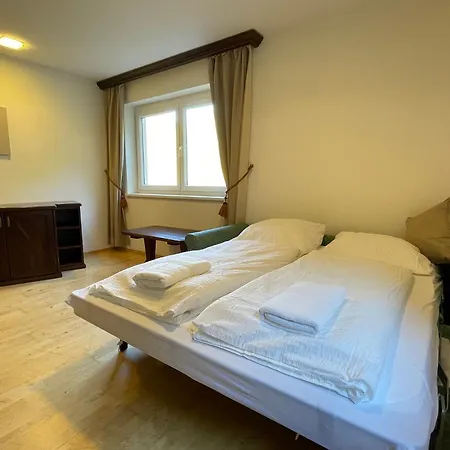 International House Standard Zw 10 Apartman