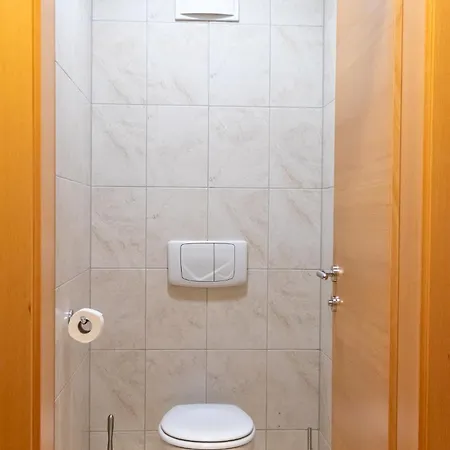 International House Standard Zw 10 Apartman *