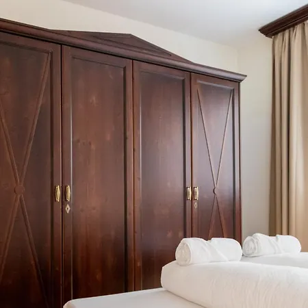 International House Standard Zw 10